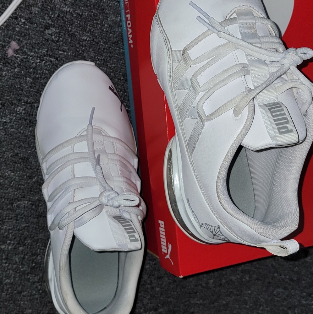 White puma sneakers 👟